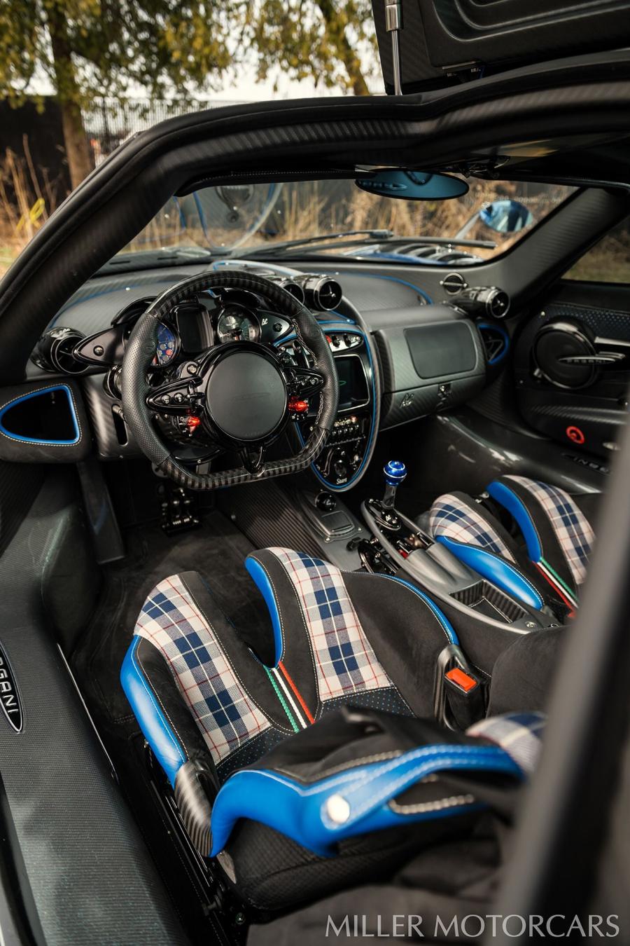 Интерьер Pagani Huayra BC Macchina Volante 2017 года  (фото 38 из 39)